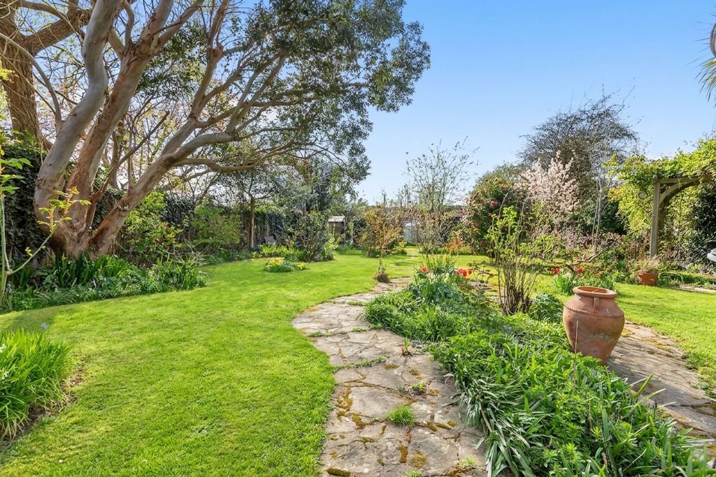 Property photo 2 of 18