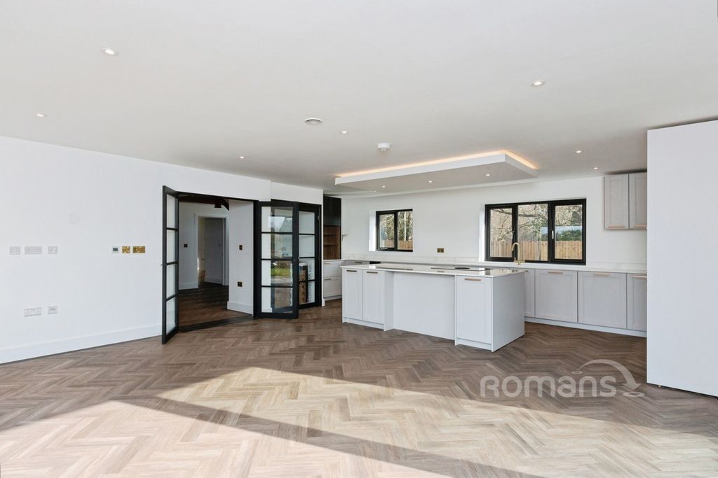 Property photo 3 of 19 Pbox-Img.Jpg