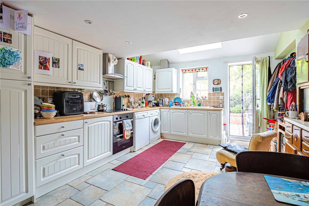 Property photo 2 of 19 Picture No. 17