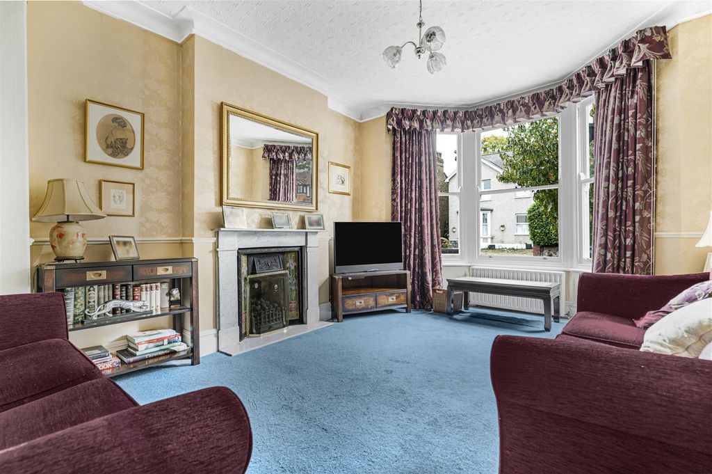 Property photo 3 of 27