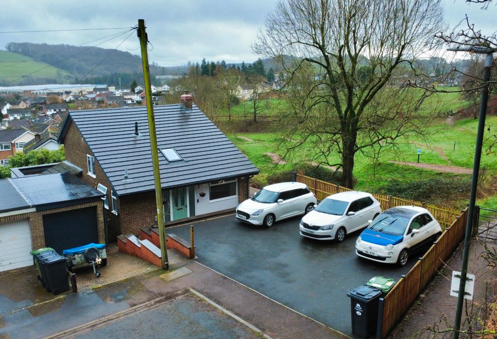 Property photo 2 of 26