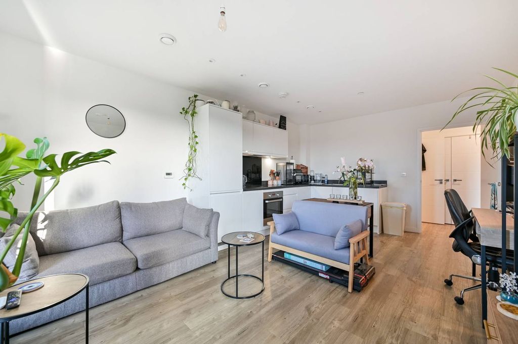 Property photo 2 of 8