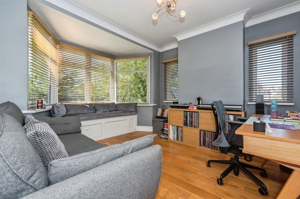 Property photo 3 of 18