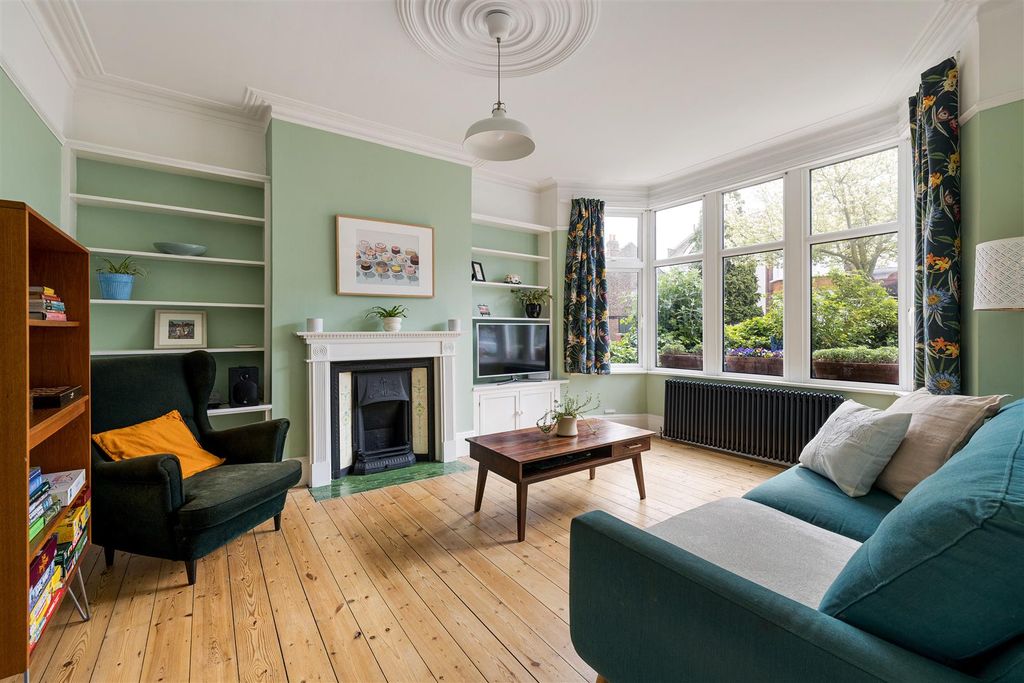 Property photo 2 of 45 Woodlands. Avenue, E11