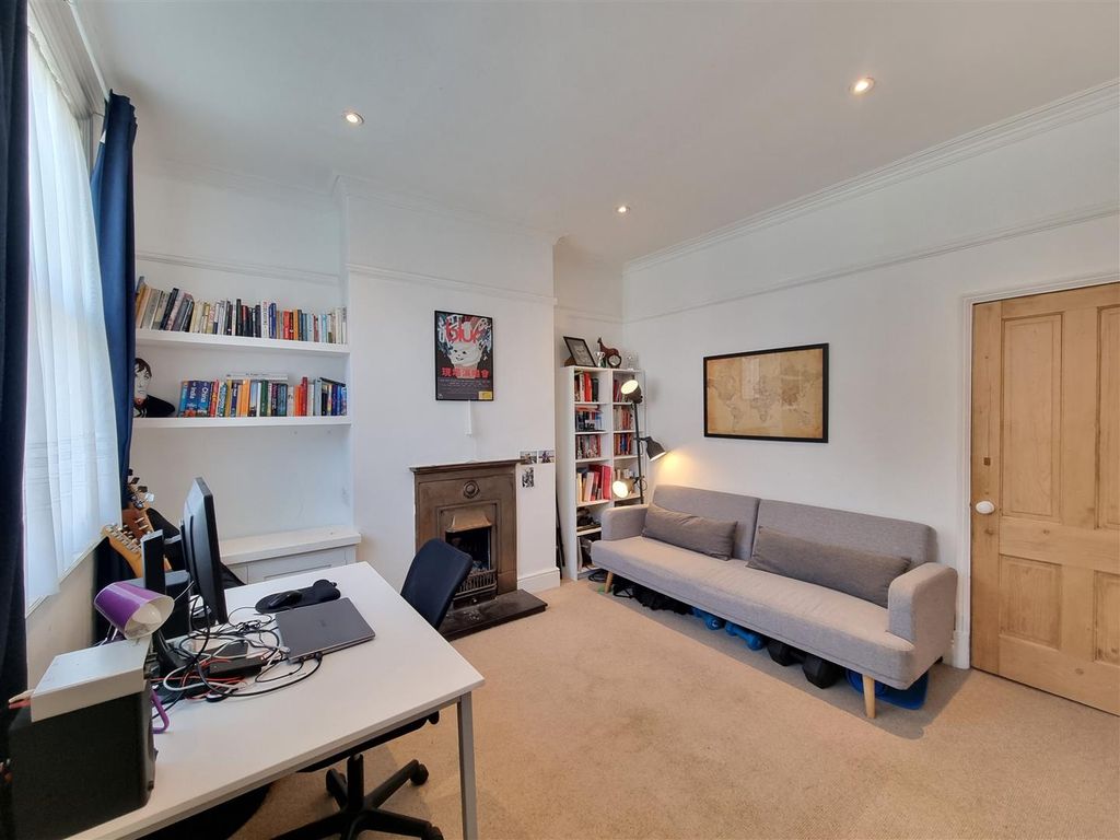 Property photo 2 of 17