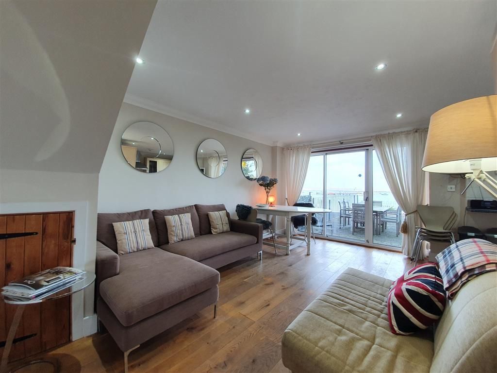 Property photo 3 of 14 Living Room