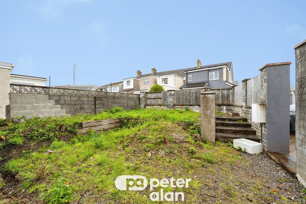 Property photo 2 of 8