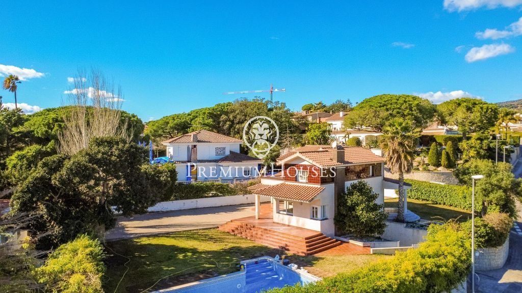 Property photo 2 of 44