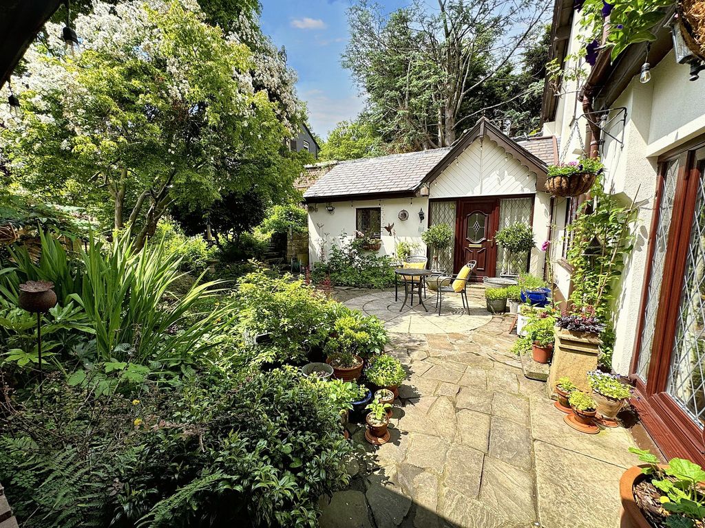 Property photo 2 of 31