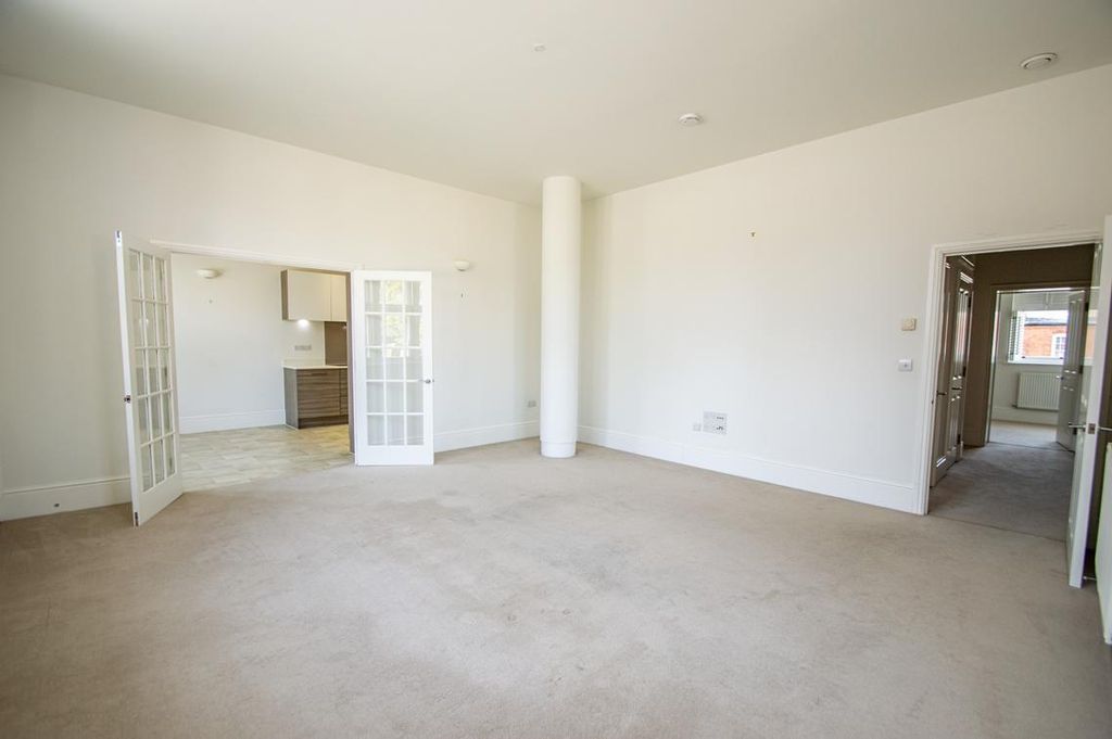 Property photo 1 of 12 Lounge