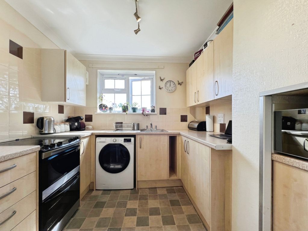 Property photo 3 of 11 Pbox-Kitchen-333363.Jpeg