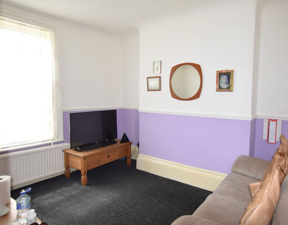 Property photo 3 of 7 Lounge