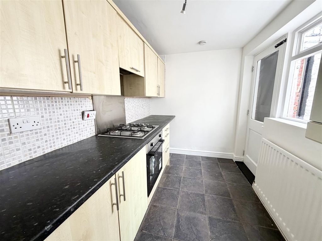 Property photo 2 of 7 Kitchen