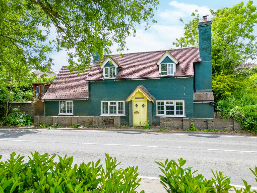 Property photo 1 of 34 Tring Road, Northchurch, Berkhamsted