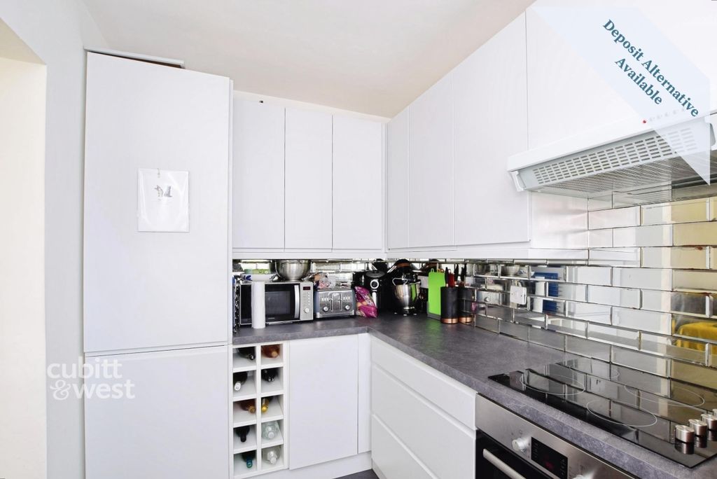 Property photo 2 of 8 1 Unita House - 4