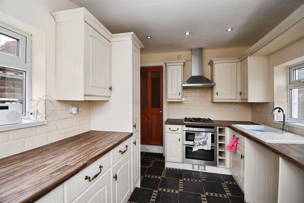 Property photo 3 of 15 0Fd9B3A9-U 20 20 288 29.Jpg