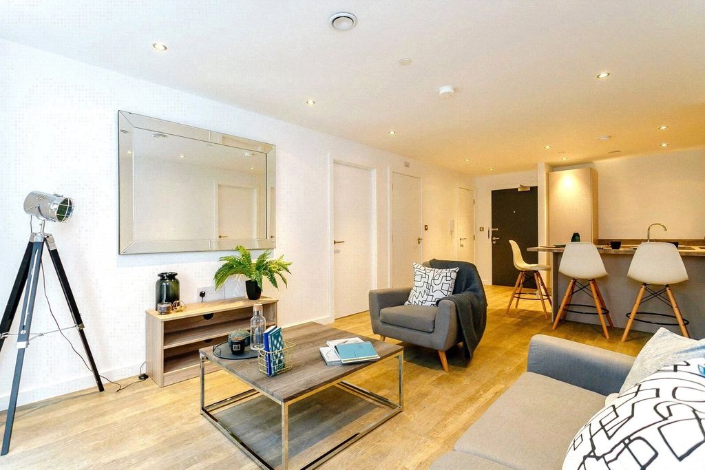 Property photo 1 of 8 Living