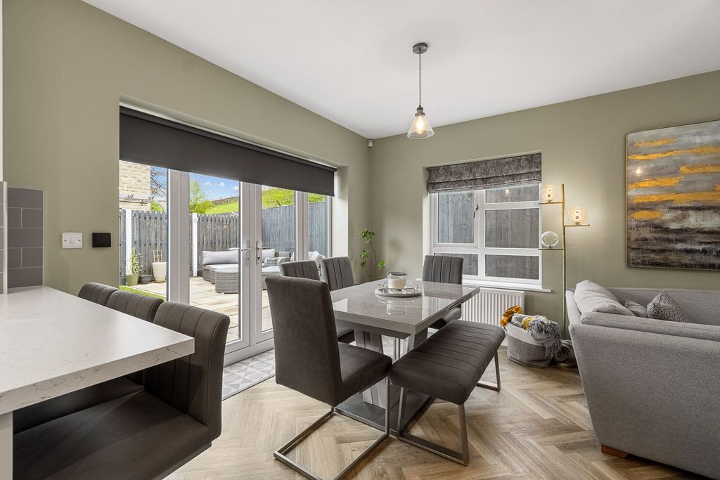 Property photo 3 of 23