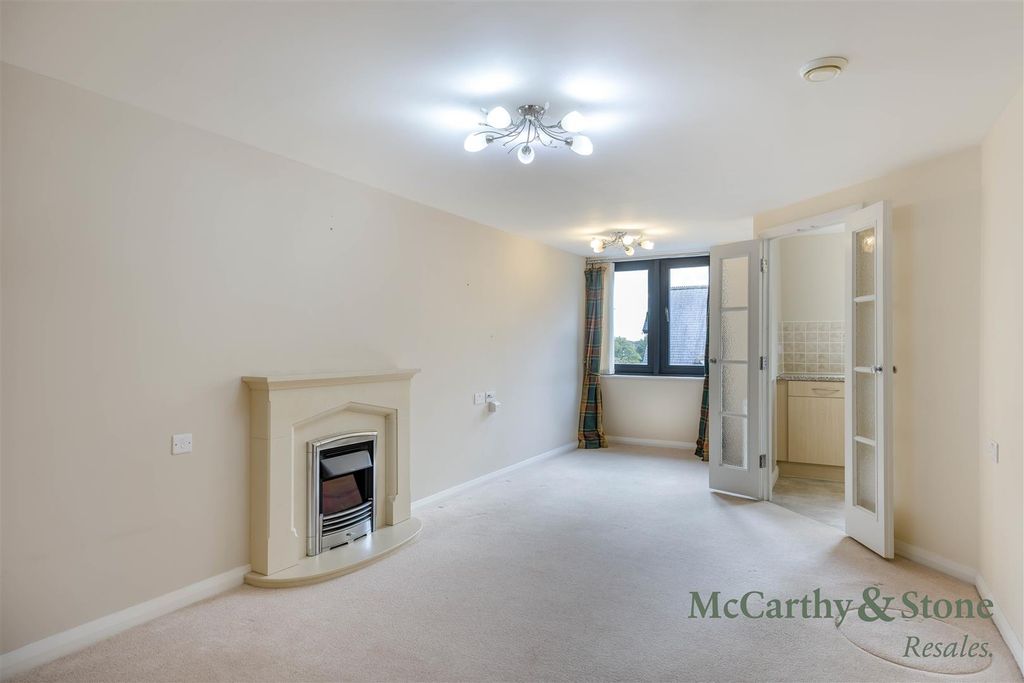 Property photo 2 of 20 8706964-Interior02.Jpg