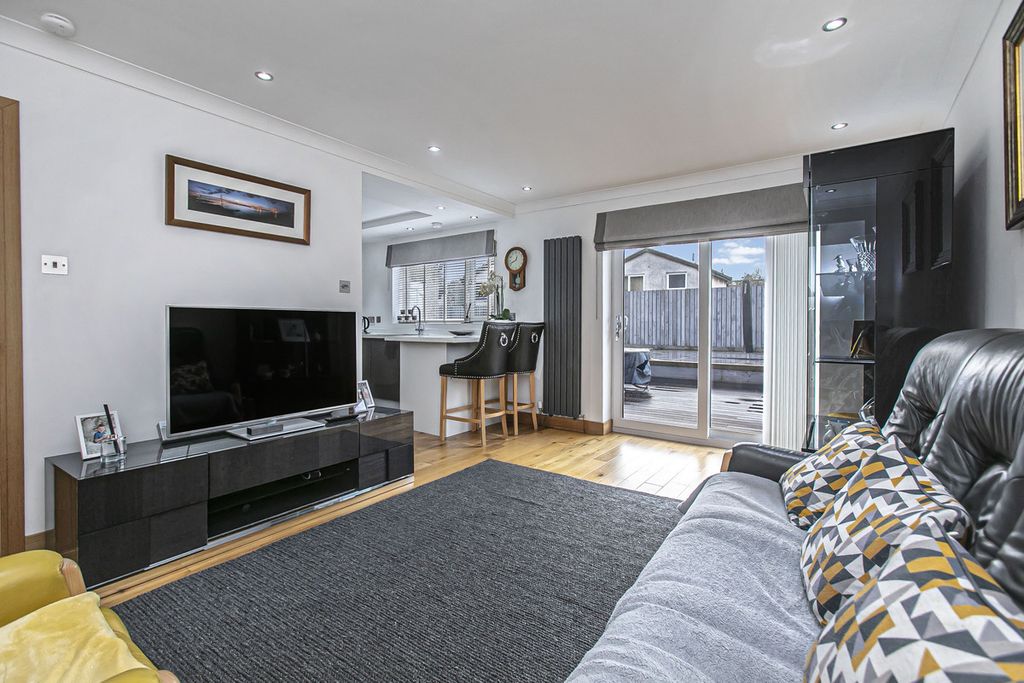 Property photo 2 of 24