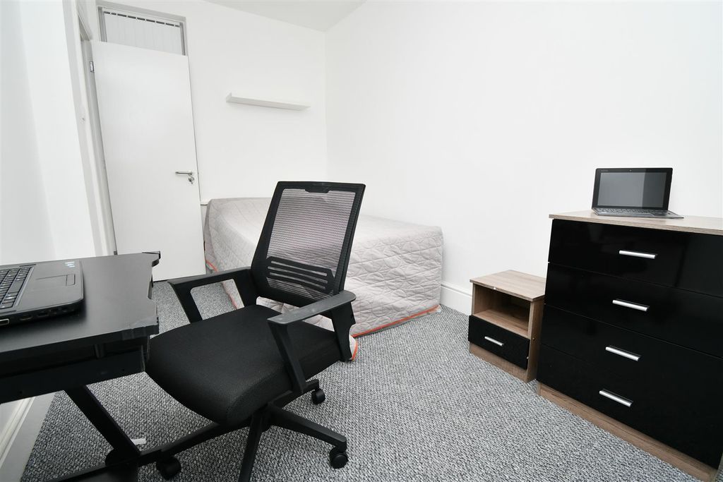 Property photo 3 of 3 Room 3