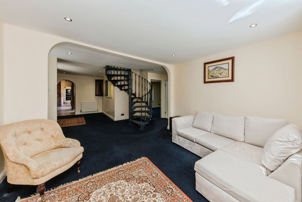 Property photo 2 of 19 Pbox-Img.Jpg
