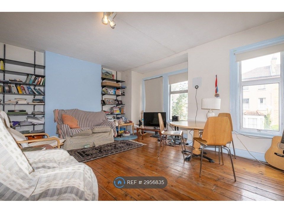 Property photo 1 of 11 Living Room