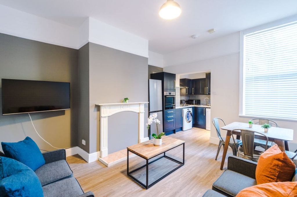 Property photo 2 of 10 55Ds - Living Area