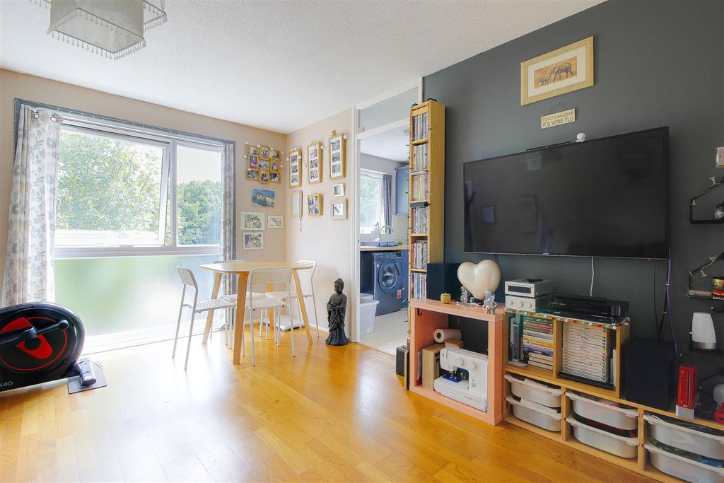 Property photo 3 of 10 Third Image