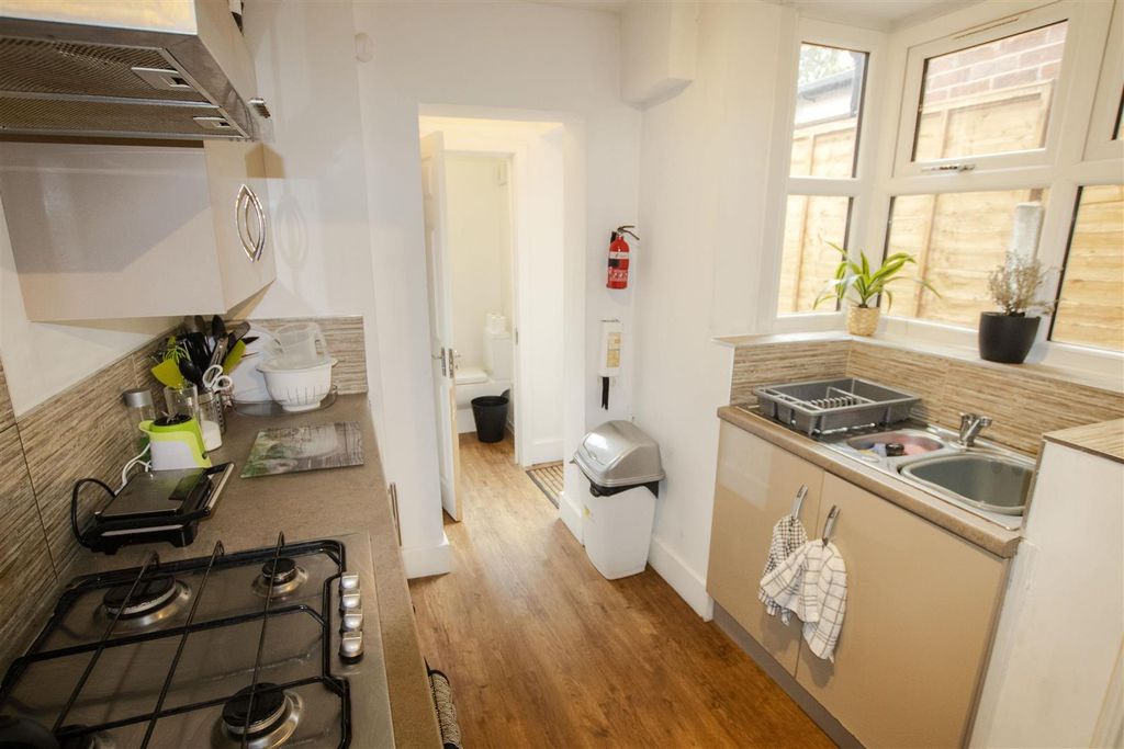 Property photo 1 of 11 Approach