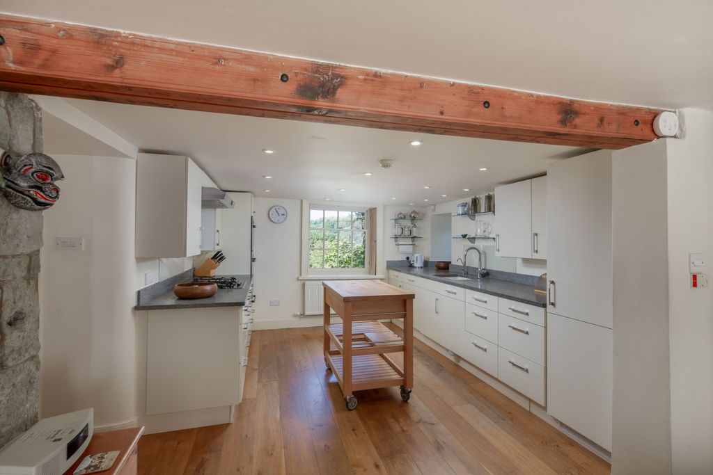 Property photo 3 of 22 Kitchen
