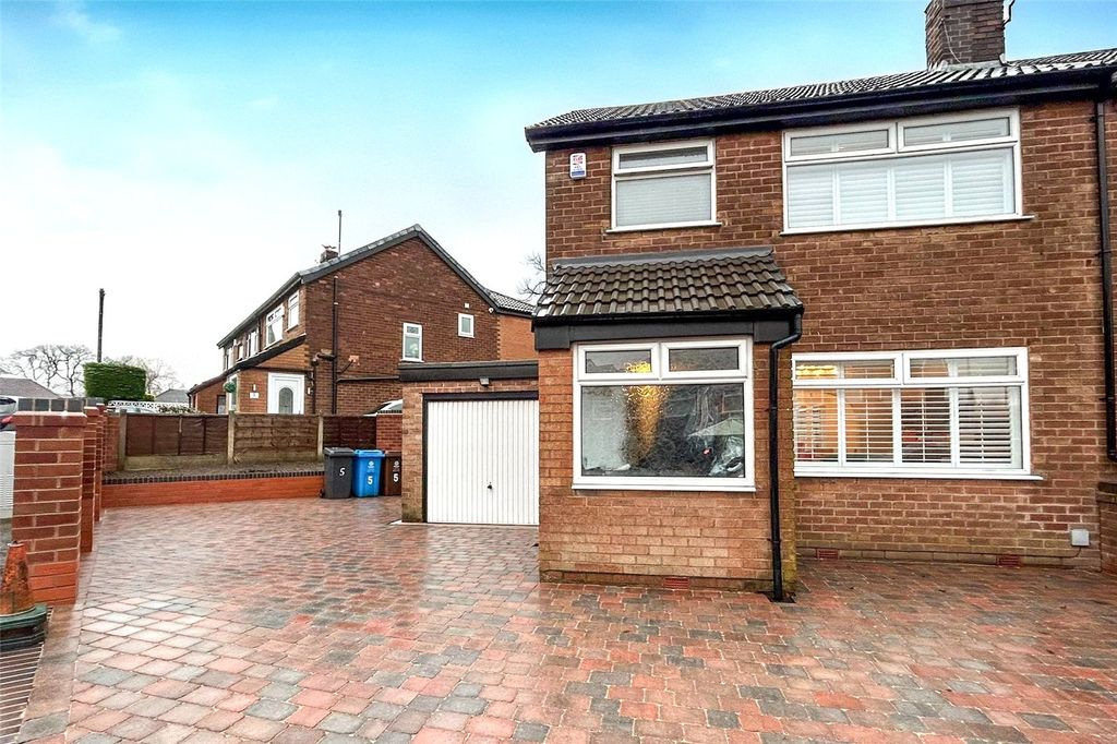 Property photo 1 of 17 Front External