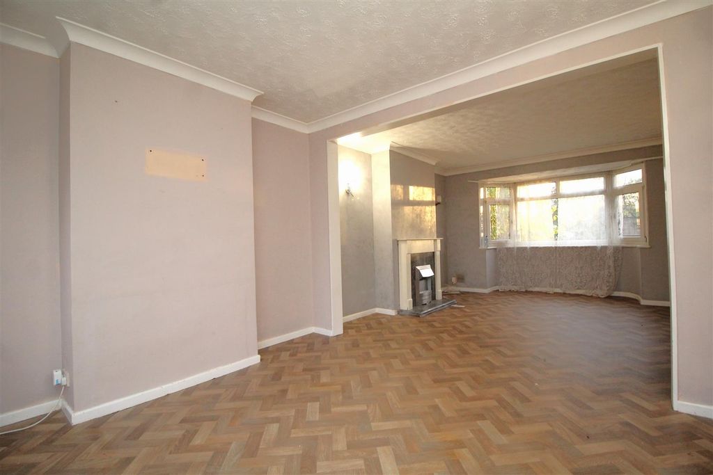 Property photo 3 of 16 Living Dining Room .Jpg