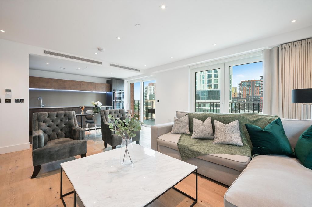 Property photo 1 of 18 Image