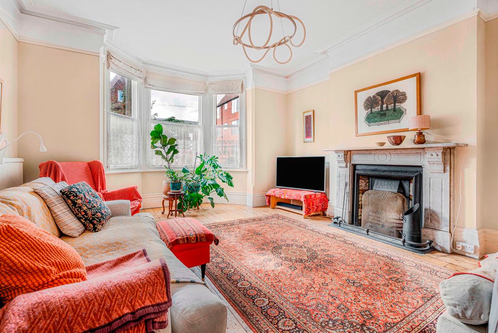 Property photo 2 of 17