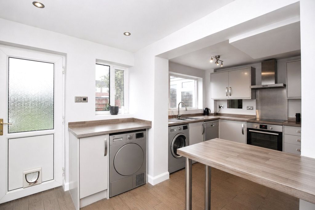 Property photo 3 of 11 Kitchen/Diner