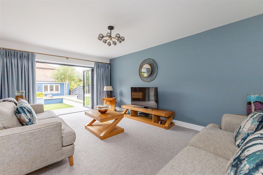 Property photo 3 of 33 Untitled-2076.Jpg