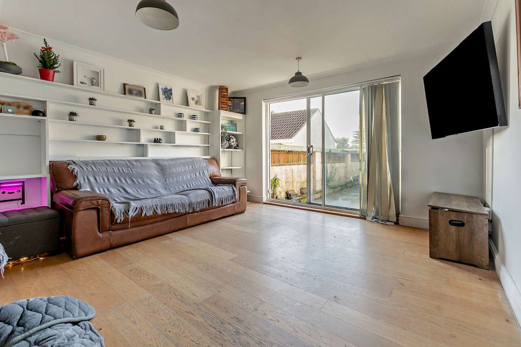 Property photo 3 of 23