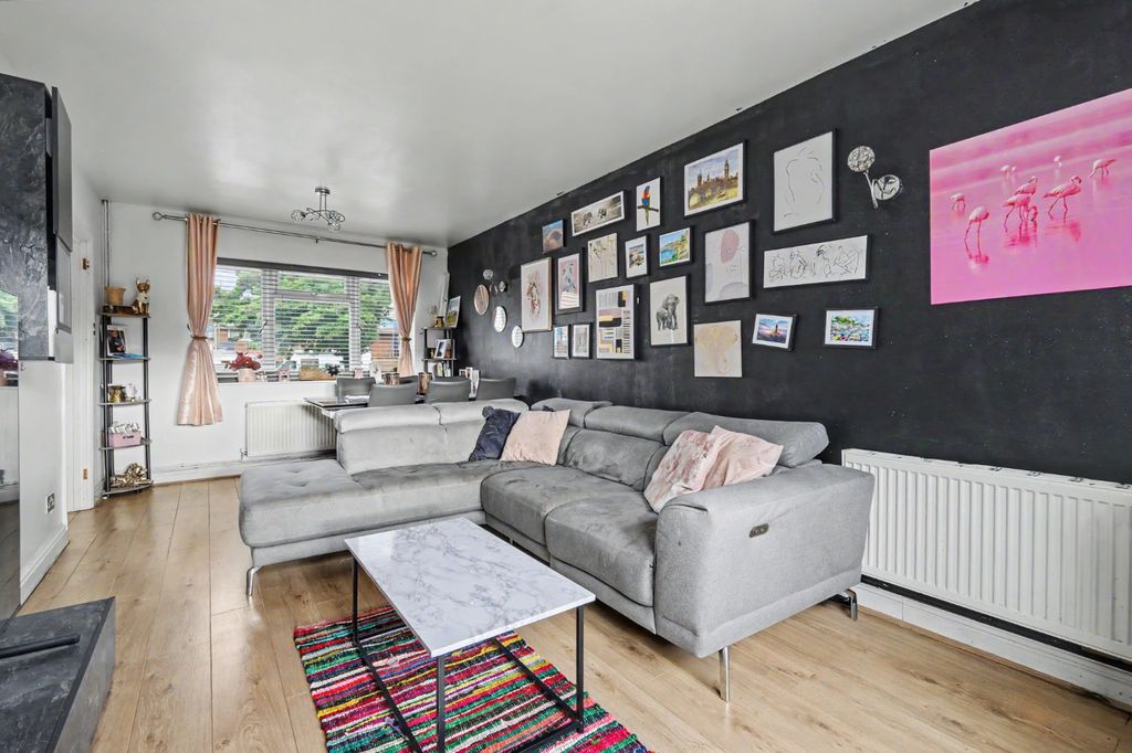 Property photo 3 of 12 5161236