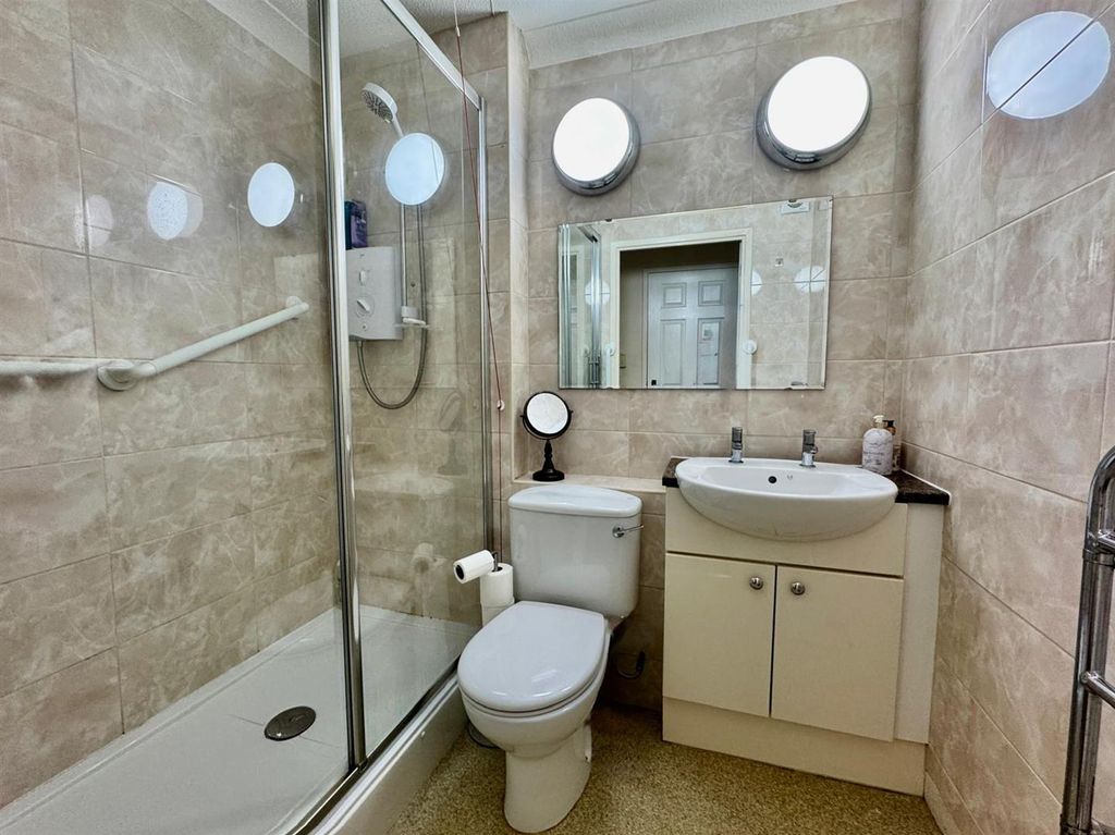Property photo 3 of 19 Shower Room