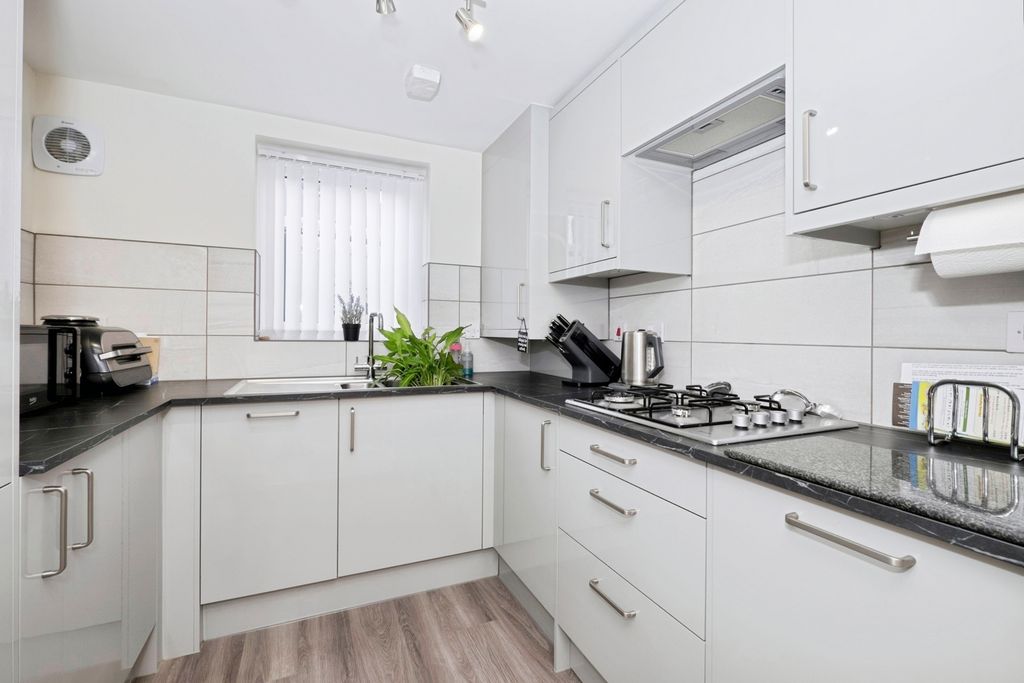 Property photo 3 of 11 Pbox-Img.Jpg