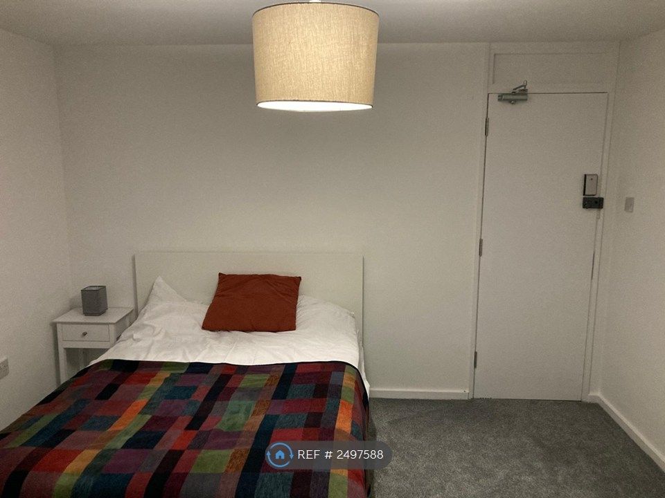 Property photo 1 of 14 Room 2 - Available On 1st August (£800)