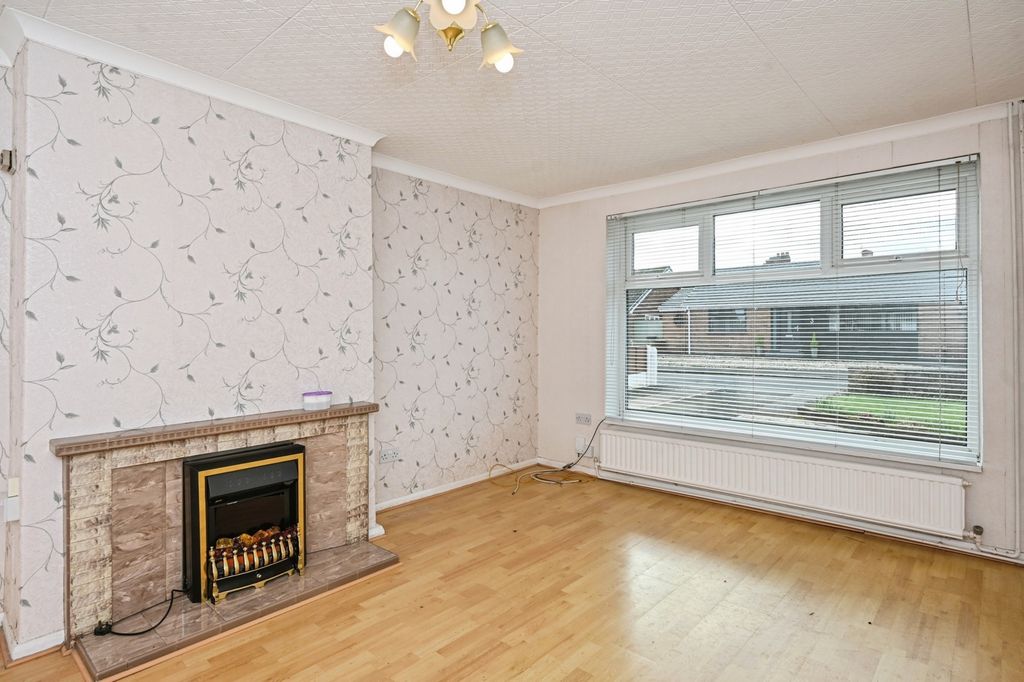 Property photo 3 of 19 Living Room