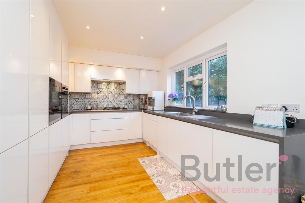 Property photo 2 of 14 Er-007_Wm.Jpg