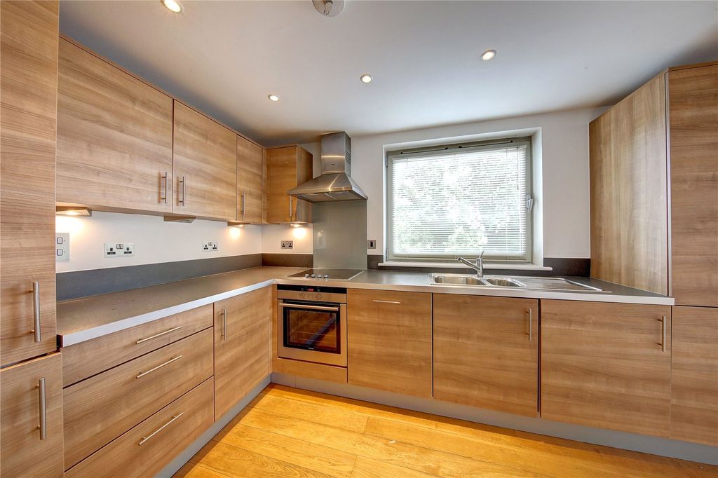 Property photo 2 of 9 Wimbledon Kitchen