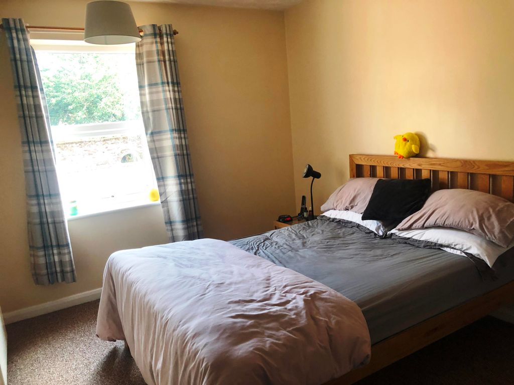 Property photo 3 of 6 Bedroom 1