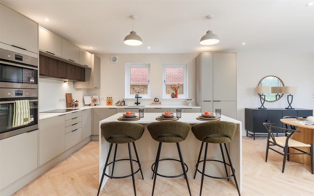 Property photo 3 of 26 Kitchen & Breakfast Bar