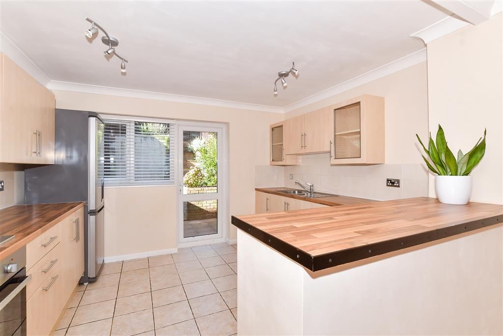 Property photo 2 of 10 Kitchen