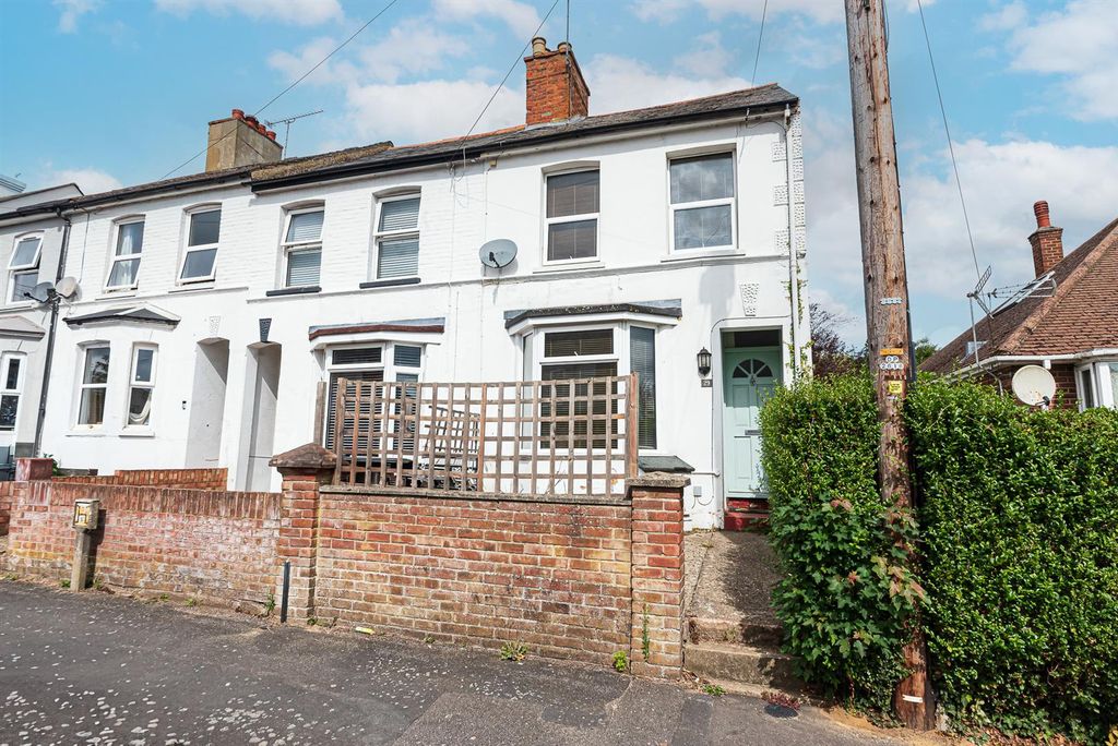 Property photo 1 of 9 29 Connaught Road (1).Jpg