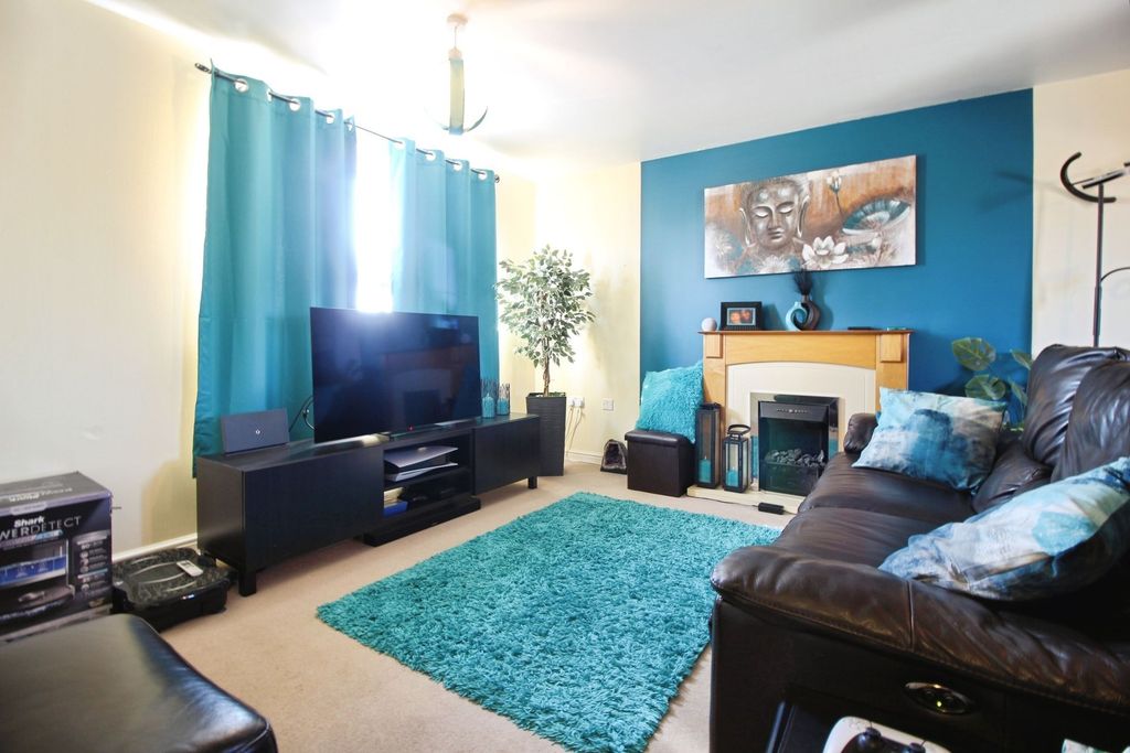 Property photo 2 of 13